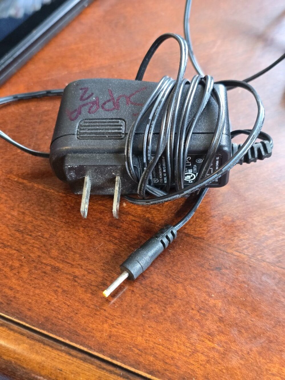 Leader Electronics Inc. I.T.E. Power Supply MU12-2060080-A1 I: 100-240V O: 6V.